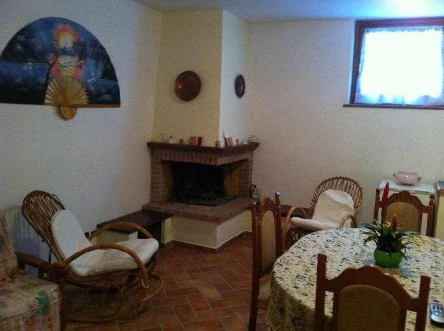 Ospitaci Appartamenti Di Campagna Le Rancole Valtopina Exteriör bild