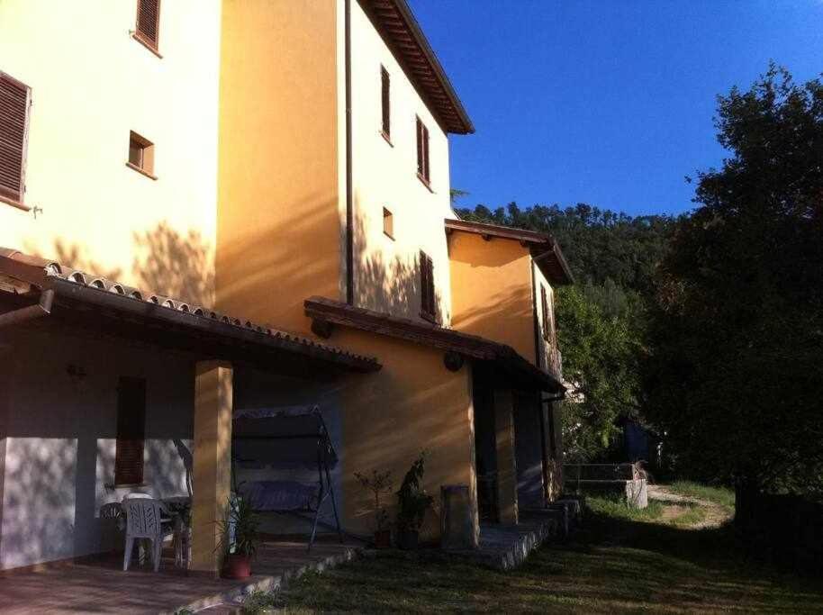 Ospitaci Appartamenti Di Campagna Le Rancole Valtopina Exteriör bild